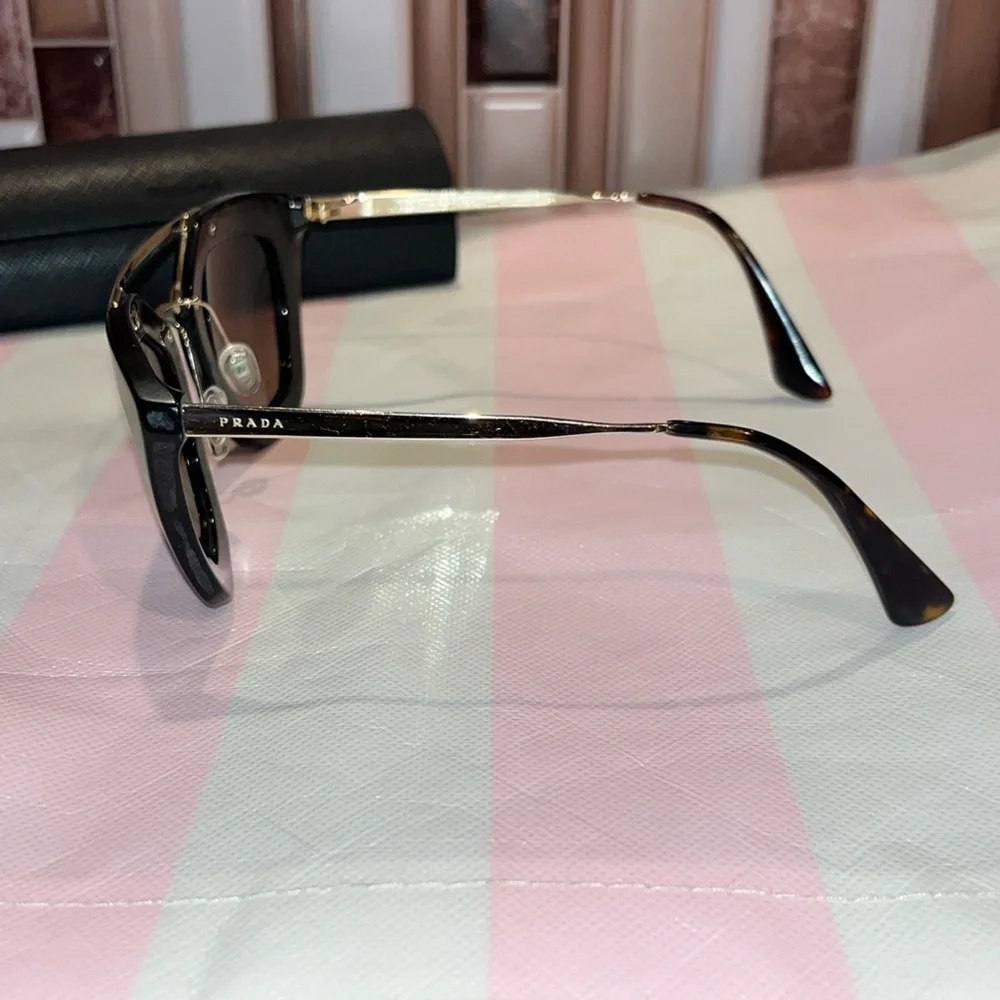 Prada cat eye Gradient Sunglasses SPR09Q authentic excellent condition w/ case